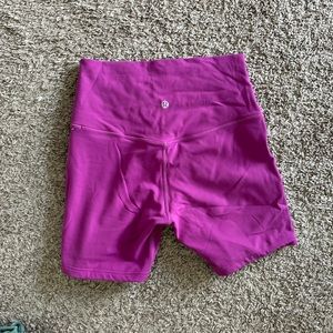 lululemon Align™ High-Rise Short 8"
Vivid Plum
Size 6